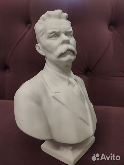 Бюст М. Горького