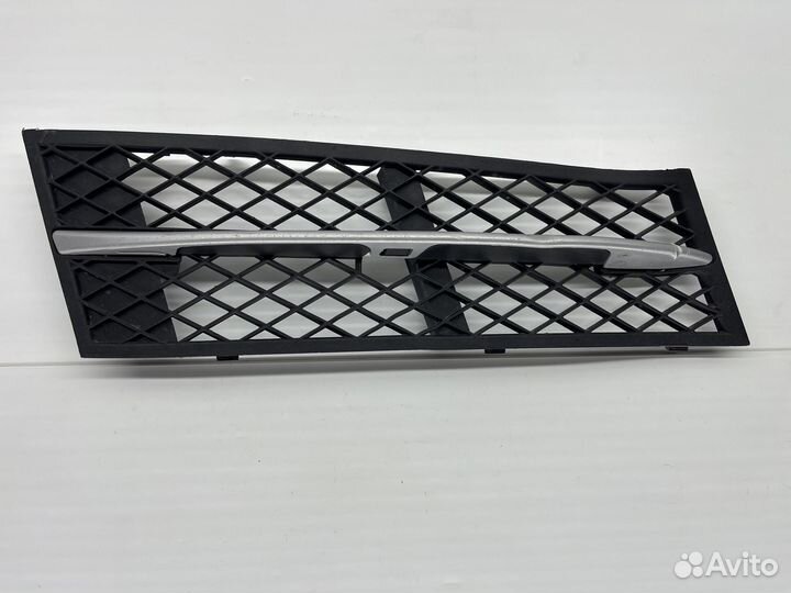 Решетка бампера правая BMW F10