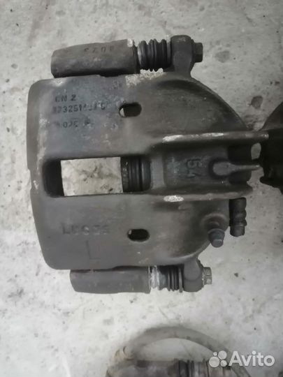 Тормозной суппорт 1.8GDI Митсубиси Каризма