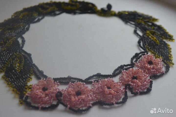 Колье с цветами
