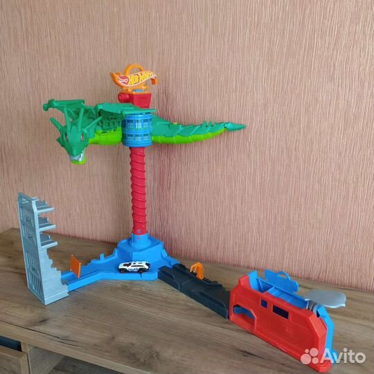 Hot Wheels Воздушная атака дракона оригинал