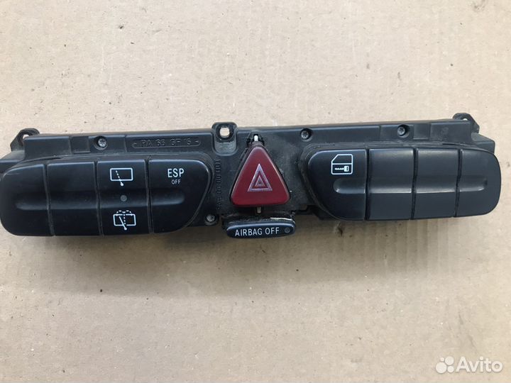 Блок кнопок центральной консоли Mercedes W203(2981