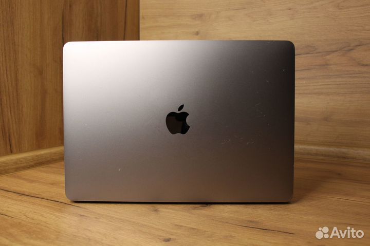 Macbook Pro 13 2017г. 512гб (с тачбаром)