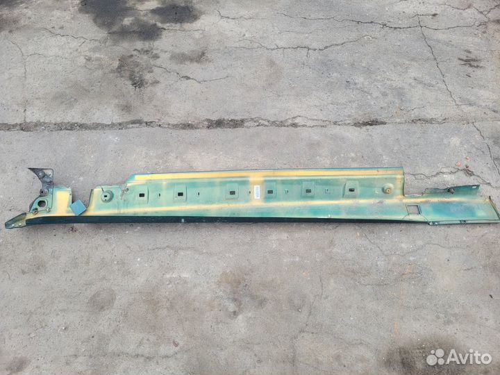 Накладка правого порога на Mercedes W210 рест