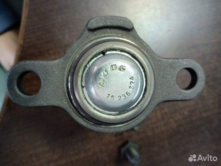 Шаровая опора нижняя передняя Volkswagen