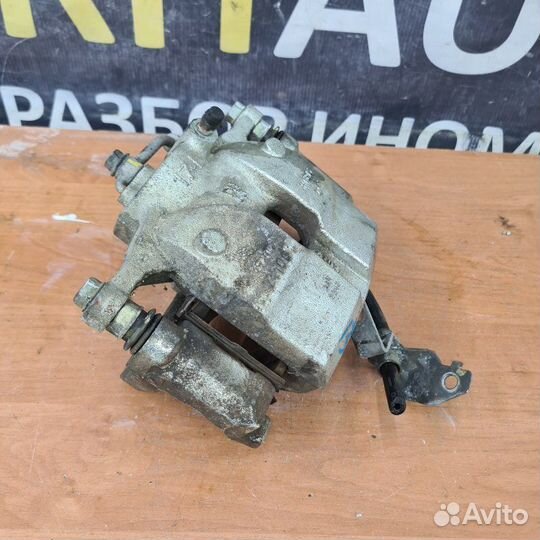 Суппорт тормозной передний левый Kia Sportage 5