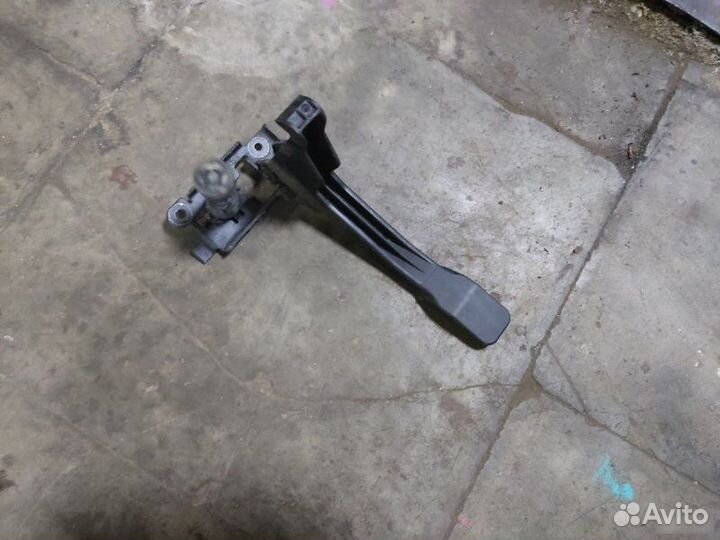 Ручка капота Renault Megane 3