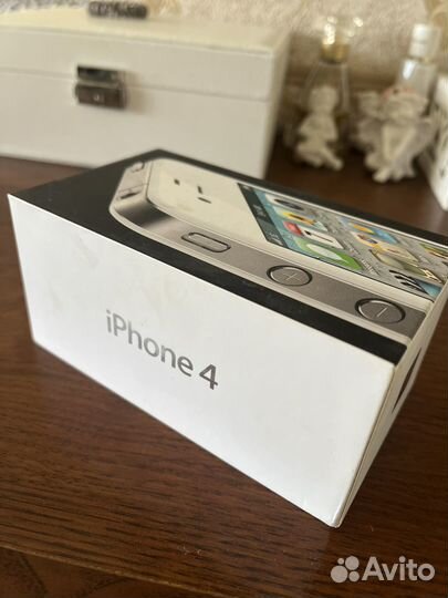 Телефон iPhone 4