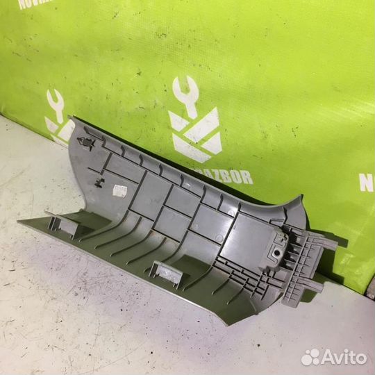 Обшивка стойки Шкода Йети