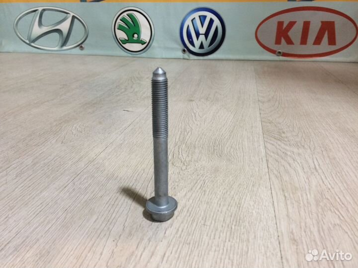 Skoda Octavia A5 Болт сайлентблока рычага переднег