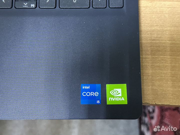 Ноутбук Dell vostro 3520