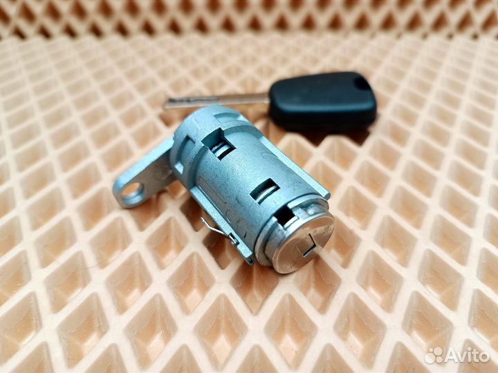 Личинка замка водительской двери Peugeot 307