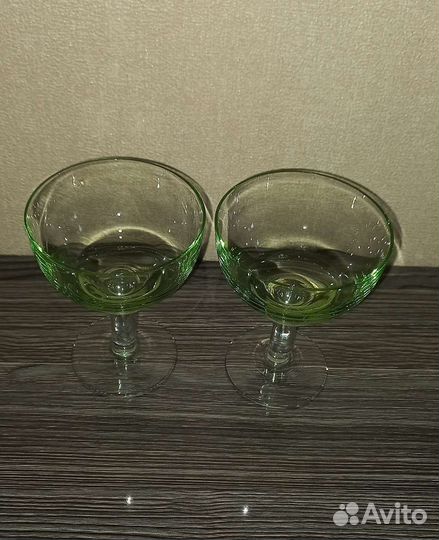 Фужеры из тонкого зелёного стекла