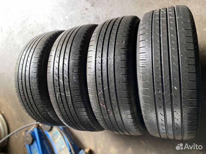 Goodyear EfficientGrip SUV 4x4 215/60 R17