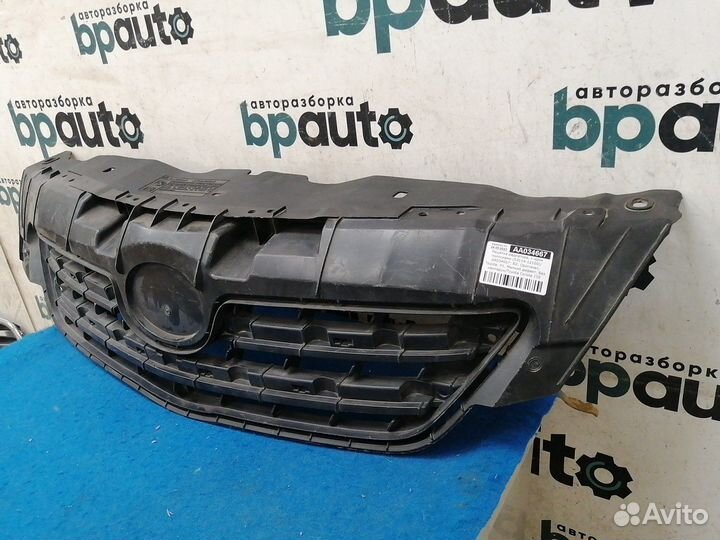 Решетка радиатора с хром полосками 53114-12100