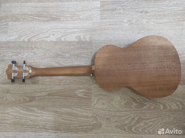 Укулеле Enya EUT-25D (Тенор) в идеальном состоянии