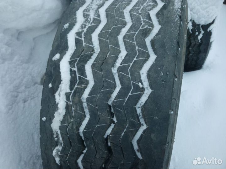 Продам резина 38565 r22, 5 (банан) бу