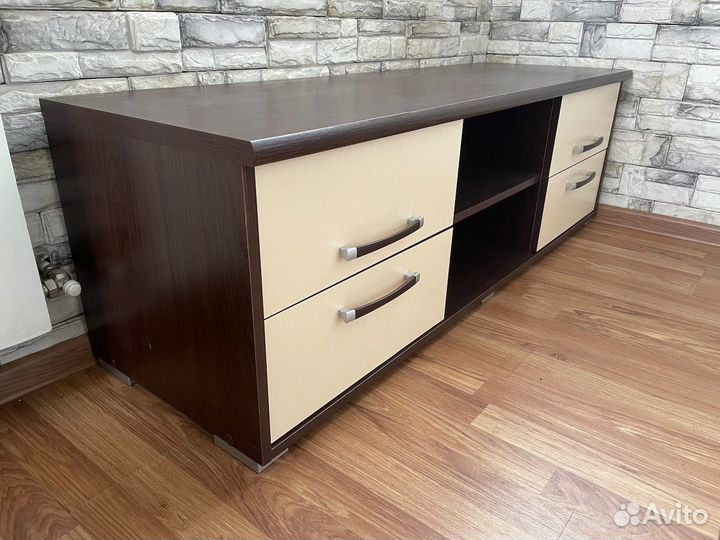 Тумба 135х43х44 универсальная (под телевизор)