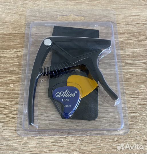 Акустическая гитара