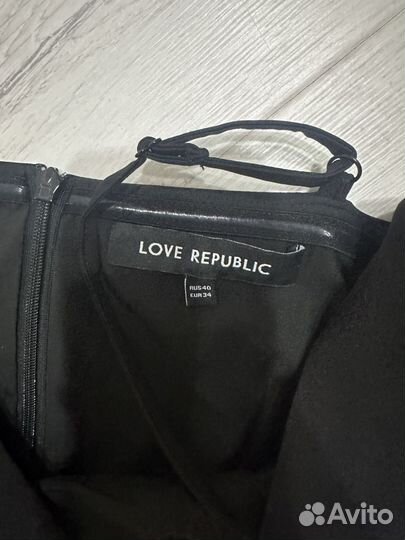 Платье вечернее длинное с открытыми плечами