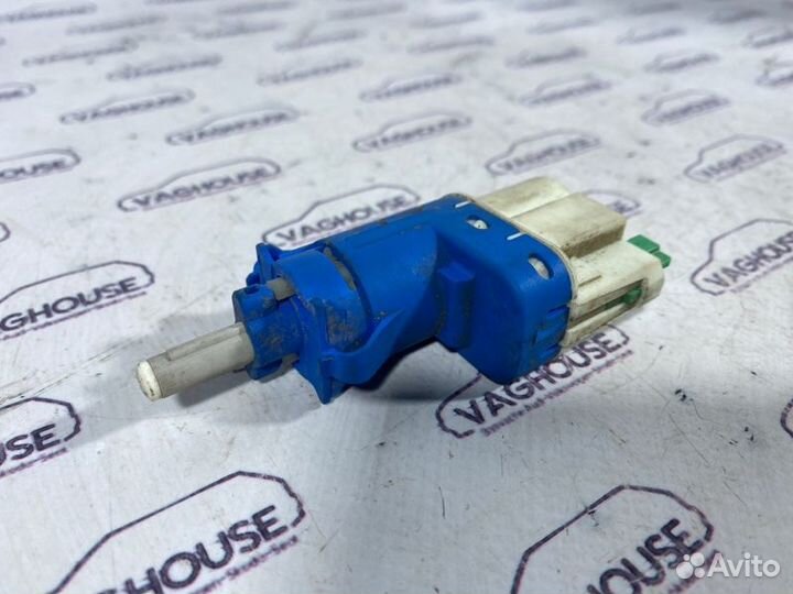 Датчик включения стоп сигнала Ford Focus 2 1.8