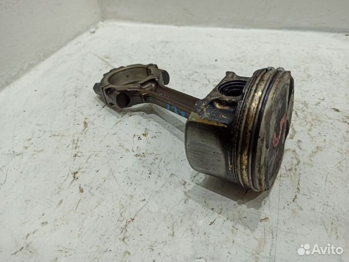 Поршень с шатуном Ниссан