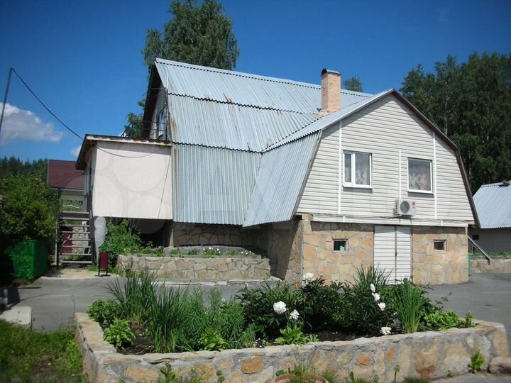 Коттедж 208 м² на участке 75 сот.