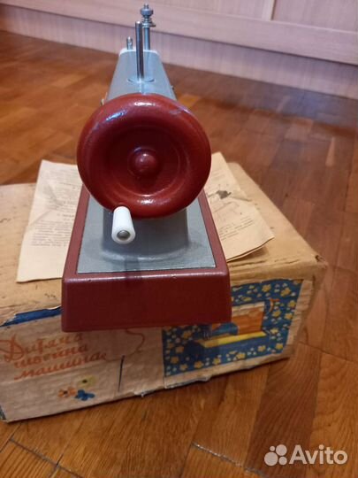 Детская швейная машинка СССР