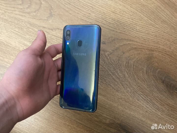 Samsung Galaxy A40, 4/64 ГБ