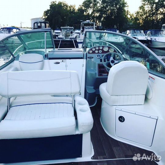 Аренда катера с капитаном; прогулка на катере