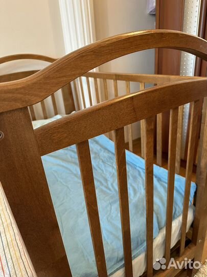 Кровать с маятником и ящиком