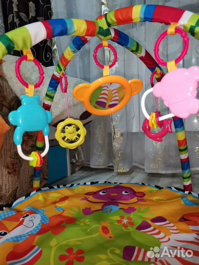 Развивающий коврик с дугами