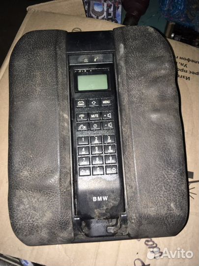 Подлокотник с телефоном