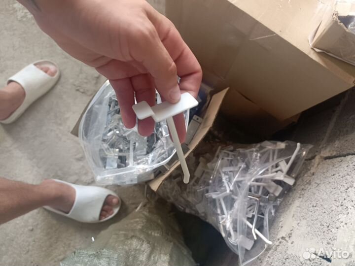 Вешалки, крючки