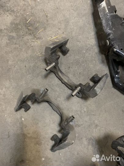 Скоба суппорта бмв X5 f15 BMW X6 f16