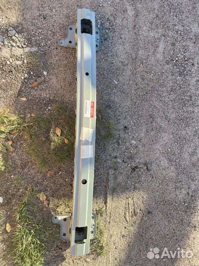 Усилитель переднего бампера