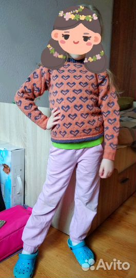 Свитер ручной работы с орнаментом для девочки