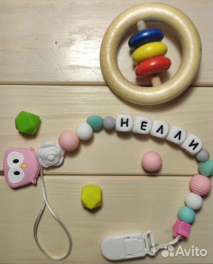 Именной держатель для пустышки на заказ