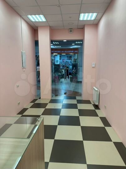 Помещение на первом этаже ТЦ у входа 19 м²