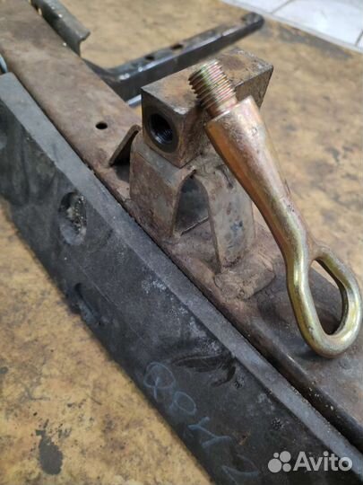 Усилитель бампера Додж Гранд караван Вояджер 4