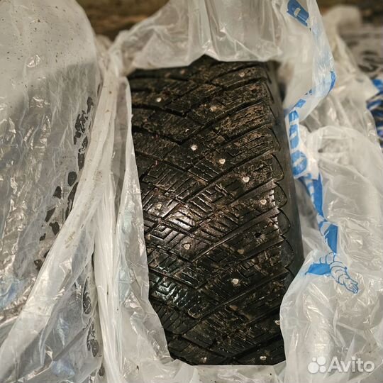 Goodyear UltraGrip 215/60 R17