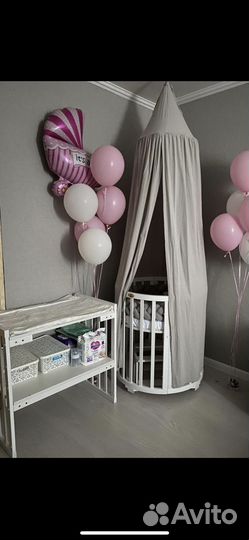 Детская кроватка с маятником белая