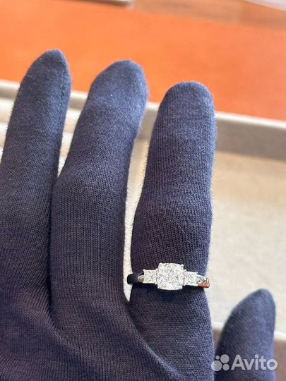 Белое золото кольцо с тремя камнями всего 2.15 карат