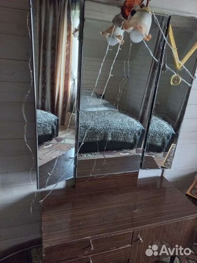 Старое трюмо