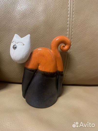 Фигурки лягушки и кота