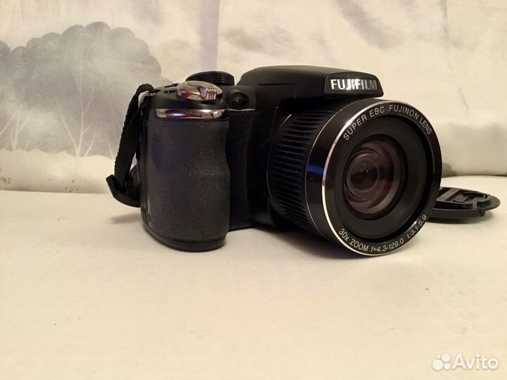 Фотоаппарат fujifilm S4000 с кожаным чехлом