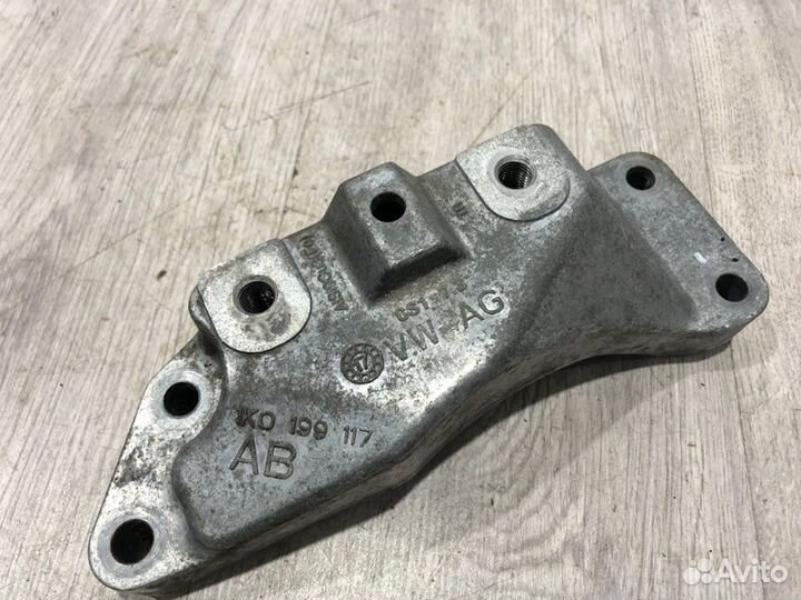 Кронштейн кпп Skoda Octavia A7 CWV 2019