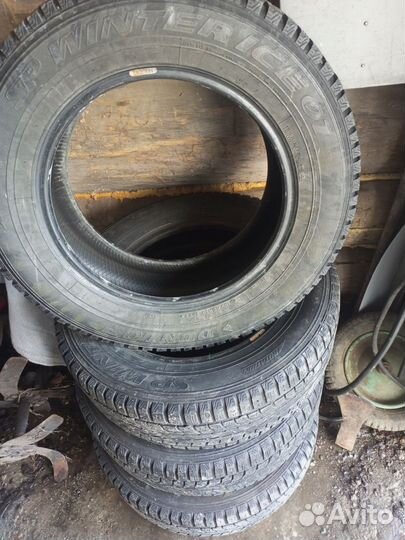 Dunlop SP Winter Ice 01 215/65 R16