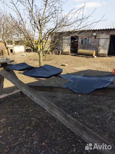 Автомобильные коврики резиновые