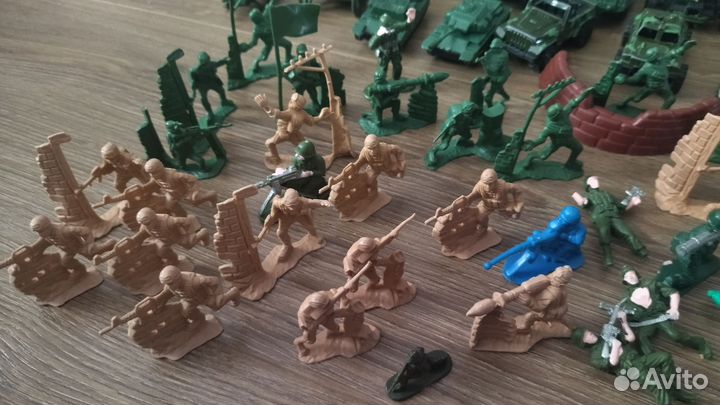 Солдатики, военные машинки